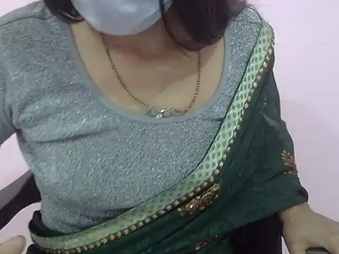 Snapshot of Laila_Cute chatting on January 13, 2026, 4:51 am Laila Cute online show from January 13, 2026, 4:51 am