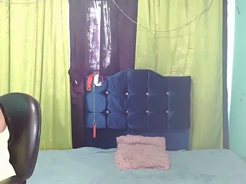 Snapshot of Ebony_luna chatting on May 7, 2026, 12:43 pm Ebony luna online show from May 7, 2026, 12:43 pm