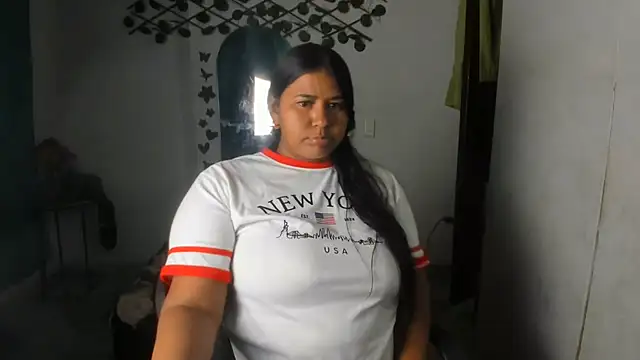 Snapshot of Ebony_luna chatting on July 1, 2026, 7:24 pm Ebony luna online show from July 1, 2026, 7:24 pm