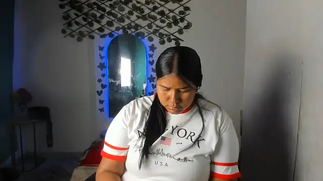 Snapshot of Ebony_luna chatting on July 7, 2026, 7:18 pm Ebony luna online show from July 7, 2026, 7:18 pm