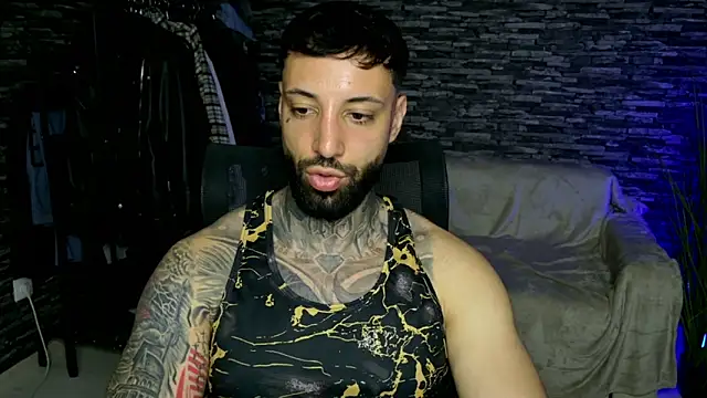 Snapshot of MasculineGuy99 chatting on May 4, 2026, 9:33 pm MasculineGuy99 online show from May 4, 2026, 9:33 pm