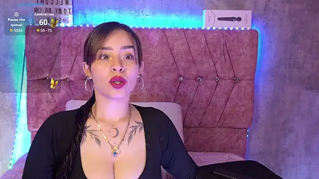 Snapshot of Mia_lopez_1 chatting on June 13, 2026, 8:23 am Mia lopez 1 online show from June 13, 2026, 8:23 am