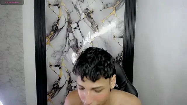 Snapshot of Im_david02 chatting on December 2, 2025, 3:01 am Im david02 online show from December 2, 2025, 3:01 am