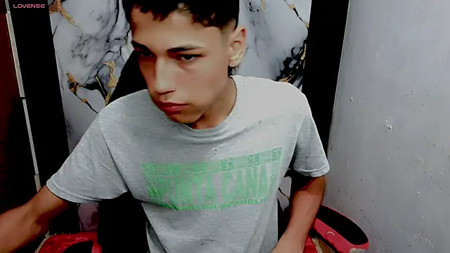 Snapshot of Im_david02 chatting on February 2, 2026, 12:26 pm Im david02 online show from February 2, 2026, 12:26 pm