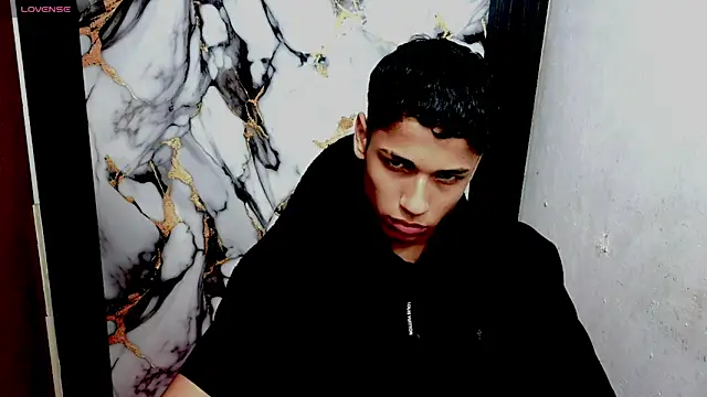 Snapshot of Im_david02 chatting on February 28, 2026, 3:51 am Im david02 online show from February 28, 2026, 3:51 am