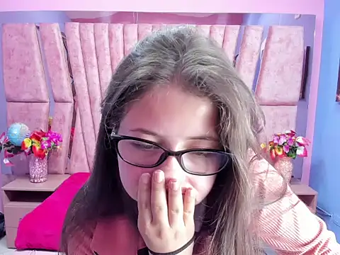 Snapshot of sarah_sweett_ chatting on October 4, 2025, 1:42 pm sarah sweett online show from October 4, 2025, 1:42 pm