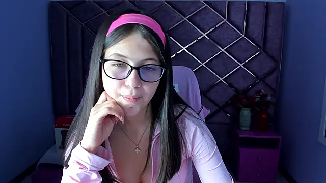 sarah sweett  online show from April 30, 2026, 2:12 pm