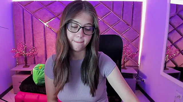 sarah sweett  online show from June 24, 2026, 2:05 pm