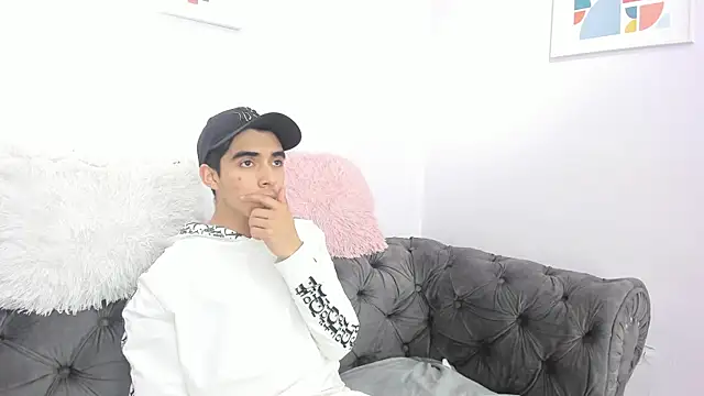 Snapshot of Hottie_Guy chatting on October 29, 2025, 5:47 pm Hottie Guy online show from October 29, 2025, 5:47 pm