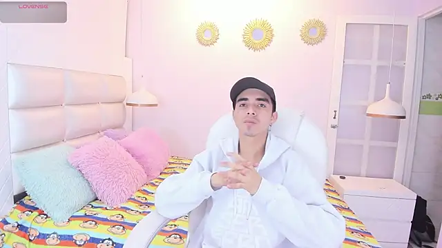 Snapshot of Hottie_Guy chatting on October 30, 2025, 12:28 pm Hottie Guy online show from October 30, 2025, 12:28 pm