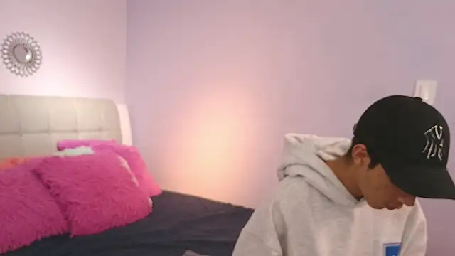 Snapshot of Hottie_Guy chatting on November 4, 2025, 5:45 pm Hottie Guy online show from November 4, 2025, 5:45 pm