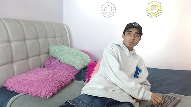 Snapshot of Hottie_Guy chatting on November 18, 2025, 6:34 pm Hottie Guy online show from November 18, 2025, 6:34 pm