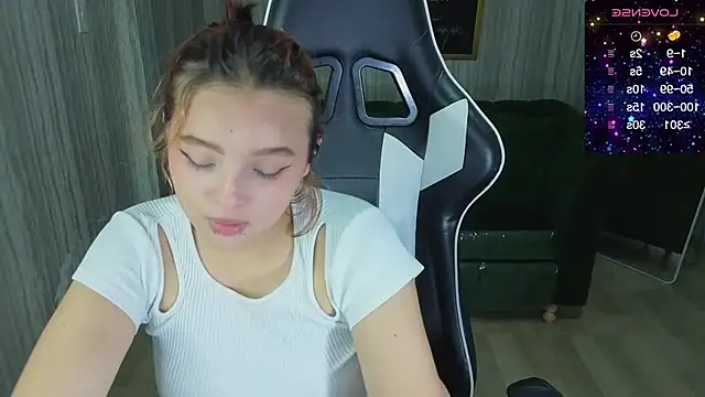 Snapshot of mia_foster_t chatting on November 13, 2025, 12:42 am mia foster t online show from November 13, 2025, 12:42 am