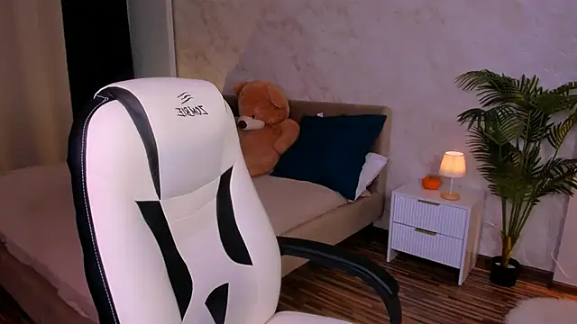 AngelAnabelle online show from November 13, 2025, 9:47 pm