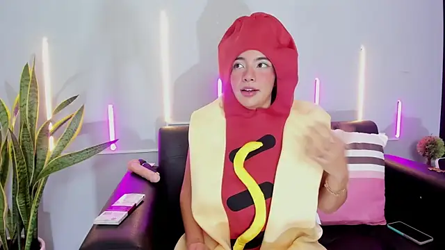 Jules Angel online show from October 31, 2025, 1:45 pm