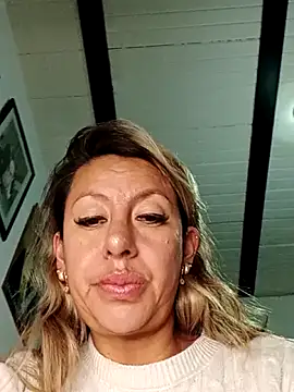 Snapshot of GisellTorres36 chatting on June 10, 2026, 4:12 am GisellTorres36 online show from June 10, 2026, 4:12 am