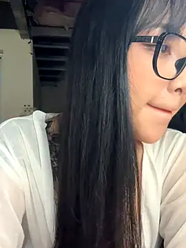 Linh5790 online show from October 8, 2025, 5:05 am