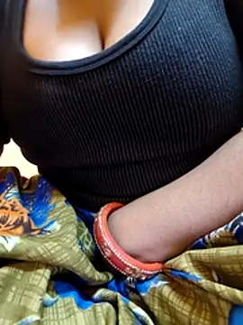 Snapshot of Loveishq1 chatting on December 17, 2025, 9:15 am Loveishq1 online show from December 17, 2025, 9:15 am