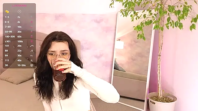 Snapshot of ElizabethMilller_ chatting on May 6, 2026, 3:39 pm ElizabethMilller online show from May 6, 2026, 3:39 pm