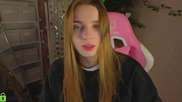 Snapshot of L1na_Reeds chatting on February 7, 2026, 12:36 am L1na Reeds online show from February 7, 2026, 12:36 am