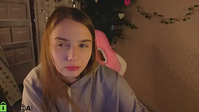 Snapshot of L1na_Reeds chatting on February 20, 2026, 12:51 am L1na Reeds online show from February 20, 2026, 12:51 am