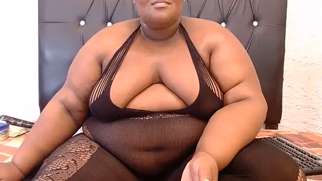 Snapshot of LadyBear2002 chatting on June 6, 2026, 4:33 pm LadyBear2002 online show from June 6, 2026, 4:33 pm