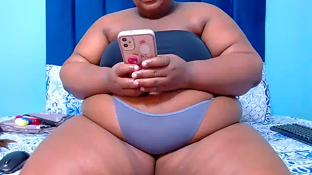Snapshot of LadyBear2002 chatting on July 22, 2026, 12:19 pm LadyBear2002 online show from July 22, 2026, 12:19 pm