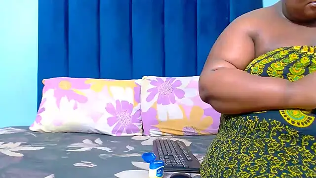 Snapshot of LadyBear2002 chatting on July 28, 2026, 6:53 pm LadyBear2002 online show from July 28, 2026, 6:53 pm