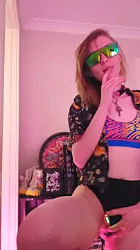 Snapshot of lonely_Cosplay_chick chatting on December 13, 2025, 8:14 pm lonely Cosplay chick online show from December 13, 2025, 8:14 pm