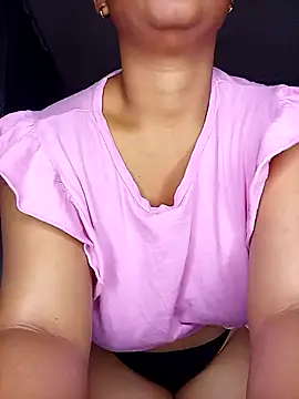 Snapshot of Sultrytits6 chatting on October 24, 2025, 10:17 pm Sultrytits6 online show from October 24, 2025, 10:17 pm