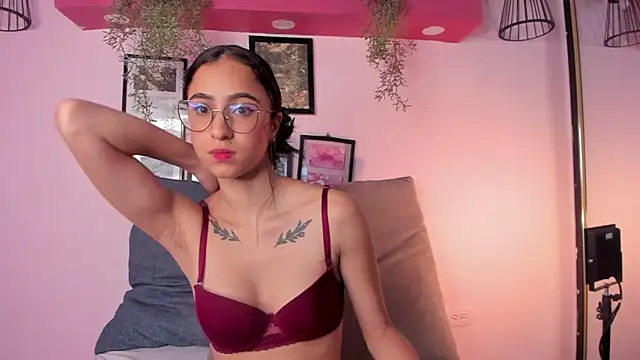 Alana Martinez  online show from December 20, 2025, 1:18 pm