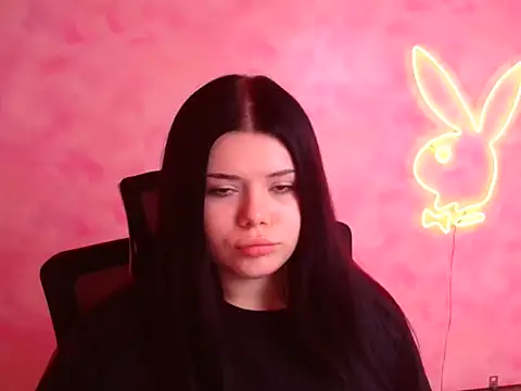 Mona Esty online show from November 28, 2025, 10:40 am