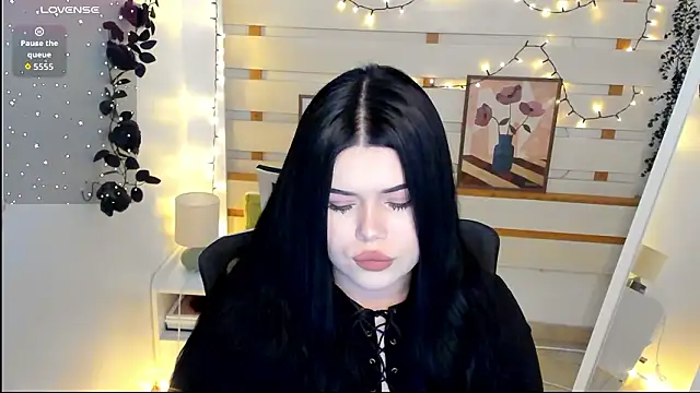 Mona Esty online show from February 6, 2026, 7:28 pm