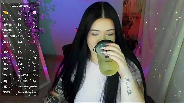 Snapshot of Mona_Esty chatting on July 2, 2026, 6:19 am Mona Esty online show from July 2, 2026, 6:19 am