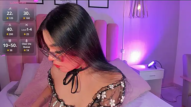 mara swan  online show from November 10, 2025, 7:24 pm