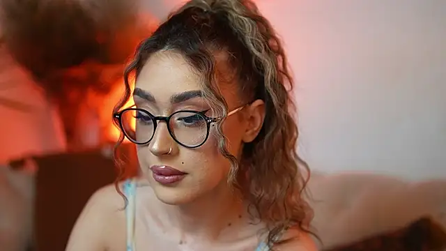 AileenKiss online show from May 1, 2026, 8:24 pm