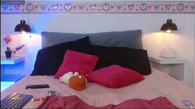 Suzy1  online show from December 20, 2025, 8:05 pm