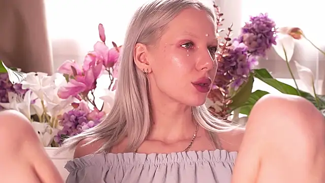 Snapshot of RanyThomson chatting on November 15, 2025, 12:34 pm RanyThomson online show from November 15, 2025, 12:34 pm