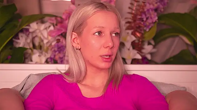 Snapshot of RanyThomson chatting on November 27, 2025, 6:32 pm RanyThomson online show from November 27, 2025, 6:32 pm