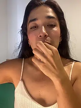 SabrinaEvanss  online show from April 14, 2026, 9:32 pm