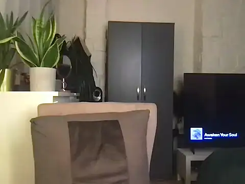 GluteQueenE online show from March 13, 2026, 10:05 pm