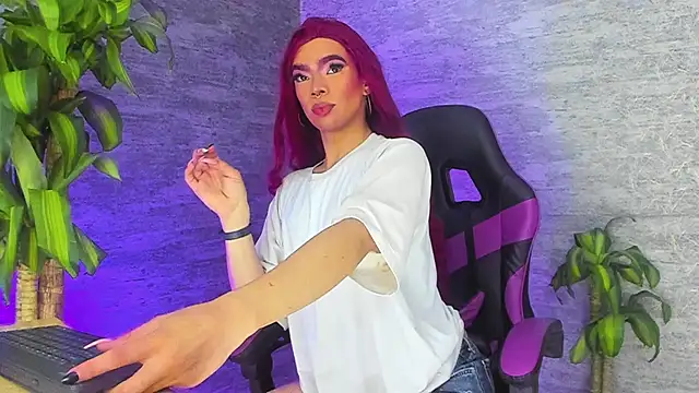 Snapshot of Medusa_ts chatting on October 7, 2025, 12:08 am Medusa ts online show from October 7, 2025, 12:08 am