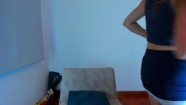 Snapshot of Velourmuse chatting on May 5, 2026, 11:02 pm Velourmuse online show from May 5, 2026, 11:02 pm
