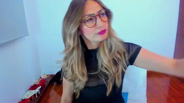 Snapshot of Velourmuse chatting on July 14, 2026, 2:05 am Velourmuse online show from July 14, 2026, 2:05 am