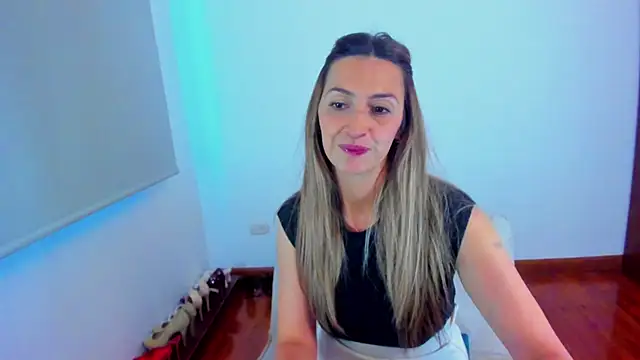 Snapshot of Velourmuse chatting on July 24, 2026, 11:03 pm Velourmuse online show from July 24, 2026, 11:03 pm