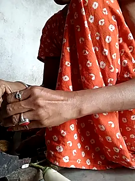 Snapshot of Hotty-romi3 chatting on November 27, 2025, 5:53 am Hotty-romi3 online show from November 27, 2025, 5:53 am