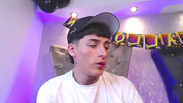 MateoMitchell online show from October 18, 2025, 5:21 am