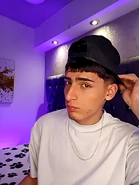 MateoMitchell online show from November 14, 2025, 4:44 am