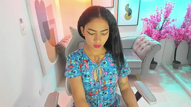 Juliie coper online show from October 24, 2025, 12:12 pm