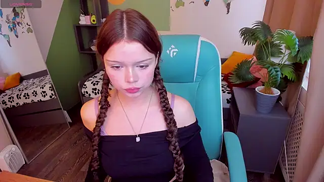 Snapshot of Sarah_babyyy chatting on October 4, 2025, 6:22 am Sarah babyyy online show from October 4, 2025, 6:22 am